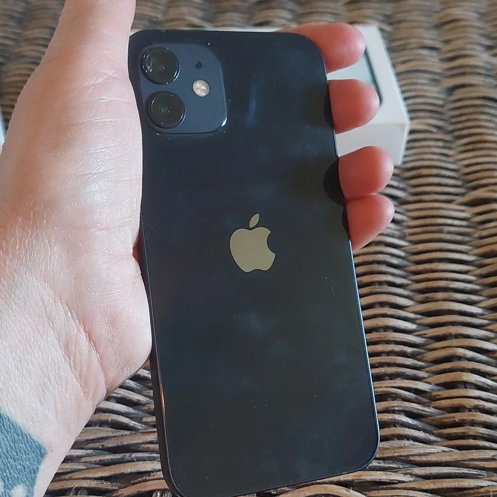 Apple iPhone 12